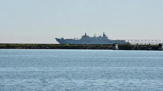 TCG Anadolu gemisi gençlerle Samsun'a ulaştı