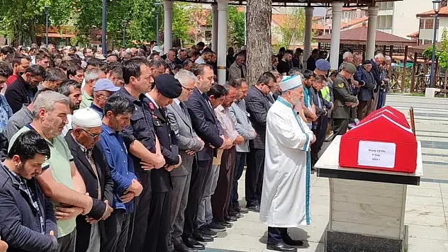 Tedavi gördüğü hastanede vefat eden askerin cenazesi defnedildi