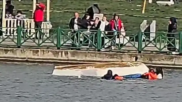Tekirdağ'da deniz bisikletiyle tur atan 4 kişi göle düştü