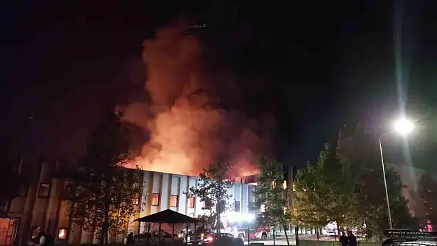 Tekirdağ'daki fabrika yangınını söndürme çalışmaları sürüyor