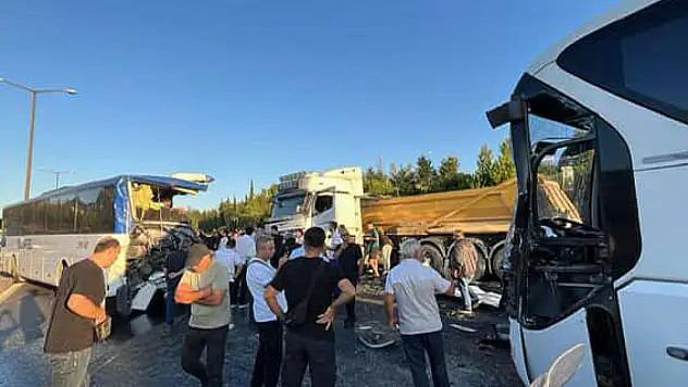 TEM Otoyolu'nda zincirleme kaza: Ölü ve yaralılar var, trafik durdu
