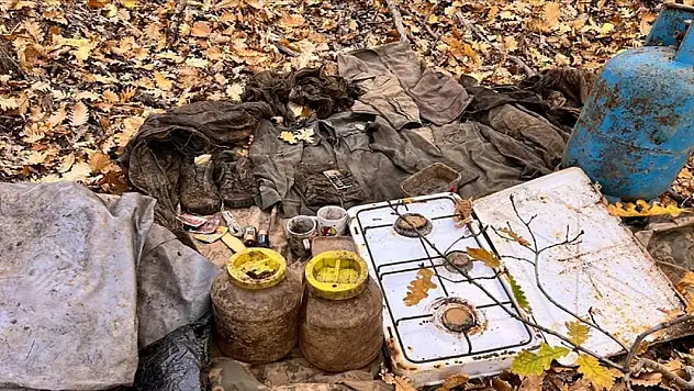 Terör örgütü PKK'ya ait sığınakta yaşam malzemesi ele geçirildi