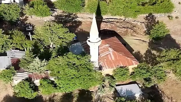 Tescilli tarihi cami geçmişin izlerini geleceğe taşıyor