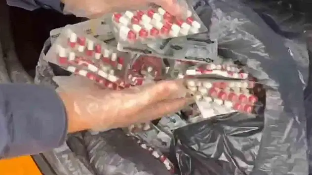Ticari takside binlerce psikotrop hap ele geçirildi