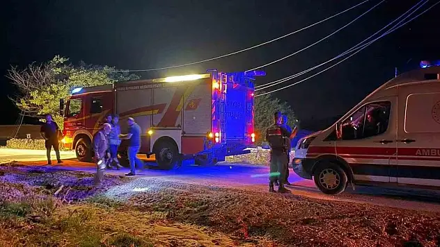 Tır elektrik tellerine takıldı, trafo patladı