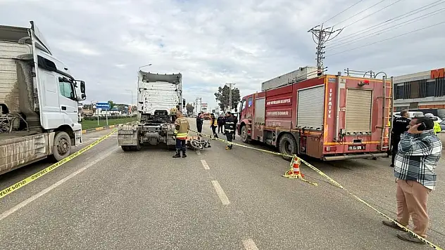 TIR ile motosiklet çarpıştı anne ile bebeği öldü, 3 yaralı