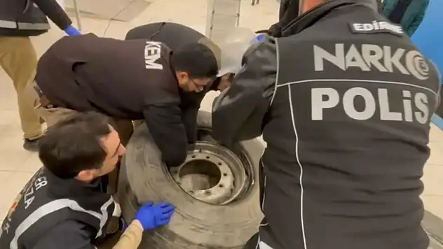 Tır lastiğinde 22,5 kilo uyuşturucu ele geçirildi