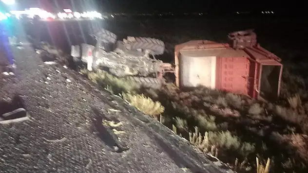 Tır traktöre bağlı tarım makinesine çarptı: 1 yaralı