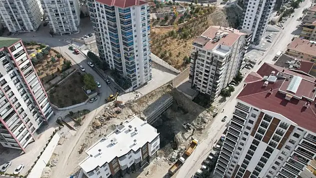 Toprak Kayması Korkuttu! 17 Katlı Apartman Boşaltıldı