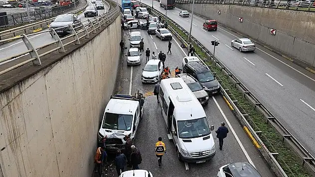 Trabzon'da 15 araç birbirine girdi: 8 yaralı