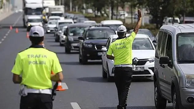 Trafik denetimlerinde 466 bin 170 araç ve sürücüye işlem uygulandı