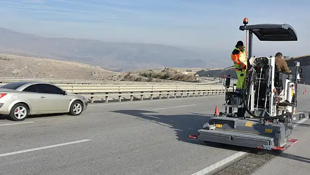Trafik kazalarına karşı 725 kilometre yeni 'sarsma bandı'
