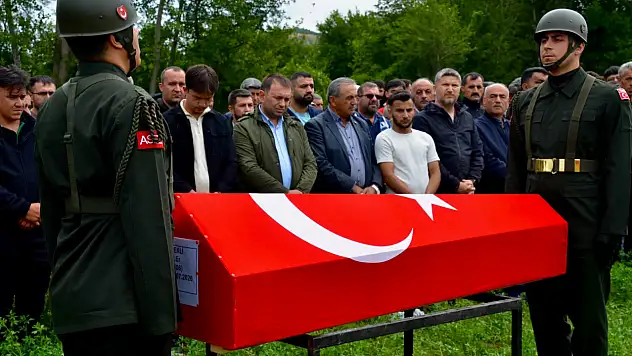 Trafik kazasında ölen askeri personel son yolculuğuna uğurlandı
