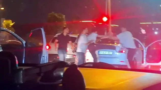 Trafikte tartıştıkları sürücüye saldıran 3 kişiye ceza yağdı!