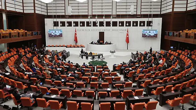 Trafikte yeni dönem: Cezalar katlandı, kurallar sertleşti!