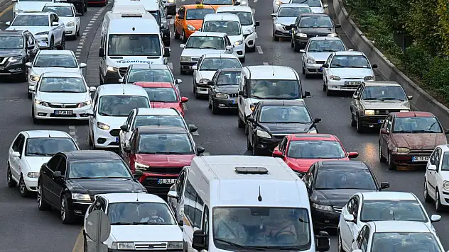 Trafikteki toplam araç sayısı 191 bin 406 arttı
