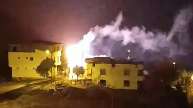 Trafo bomba gibi patladı