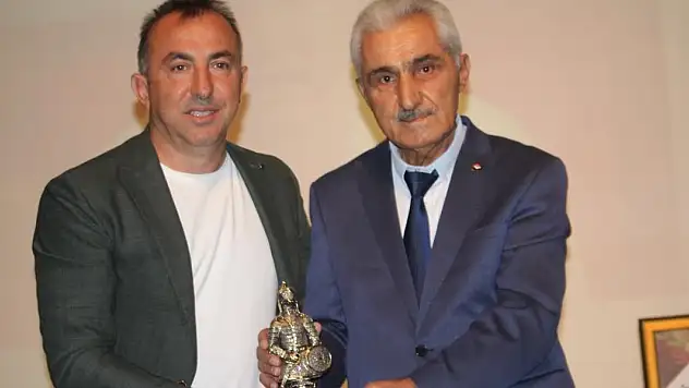 TÜFAD Konya'dan Recep Uçar'a ödül