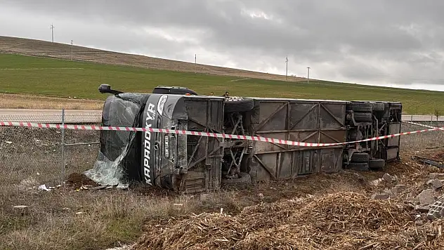 Tur otobüsü devrildi: 15 yaralı!