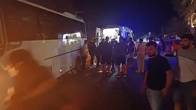 Tur Otobüsü Karşı Şeride Geçti! 1 Yaralı