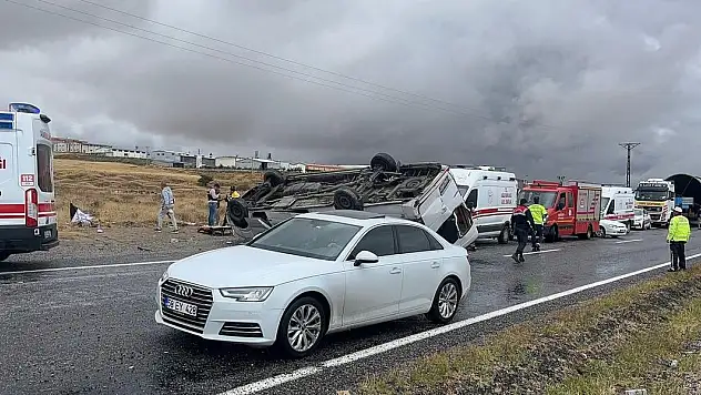 Turistleri taşıyan minibüs takla attı: 18 yaralı