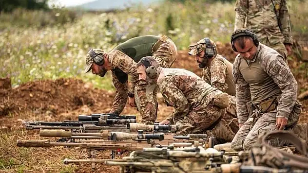 Türk askeri 8'inci Avrupa En İyi Keskin Nişancı Timi Yarışması'nı galip tamamladı