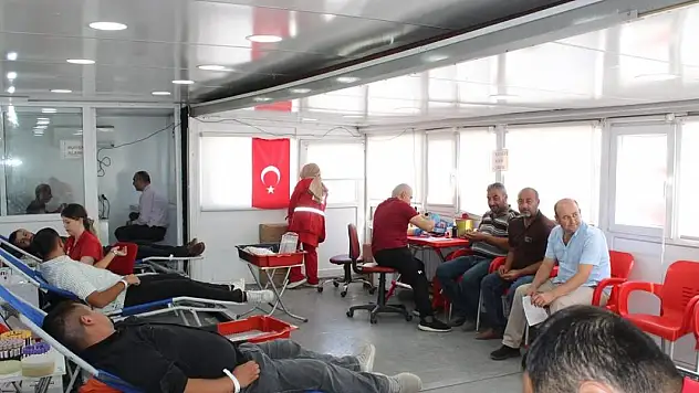 Türk Kızılay 2,3 milyon gönüllü kan bağışçısıyla dünyada 3'üncü oldu