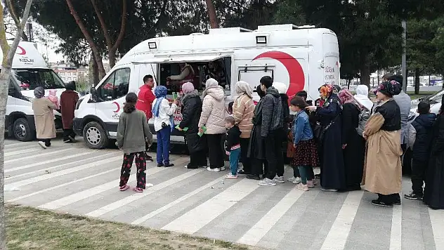 Türk Kızılay, 6,2'lik deprem sonrası 1,4 milyon kişilik gıda desteği dağıttı