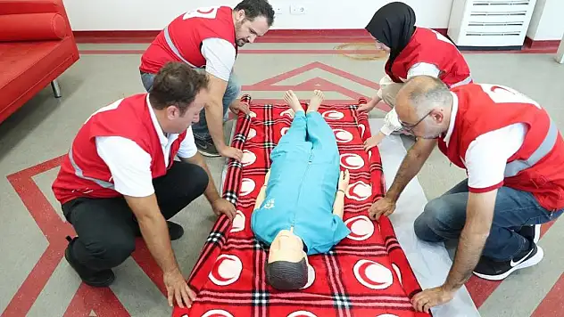 Türk Kızılay geçen yıl 776 bin 312 kişiye ilk yardım eğitimi verdi