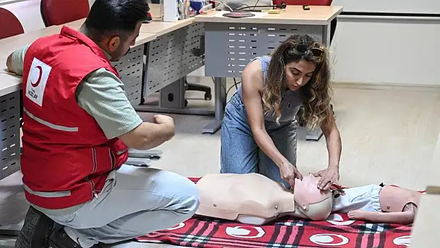 Türk Kızılay ilk yardım eğitimleriyle binlerce kişiye ulaştı