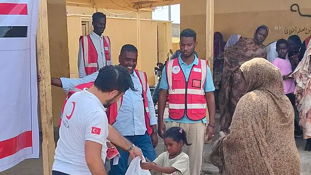 Türk Kızılay, Sudan'da 1000 battaniye dağıttı