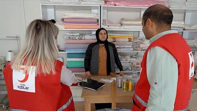 Türk Kızılaydan depremzede esnafa destek