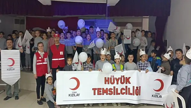 Türk Kızılay'ı yetkilileri Hüyük'te öğrencilerle buluştu