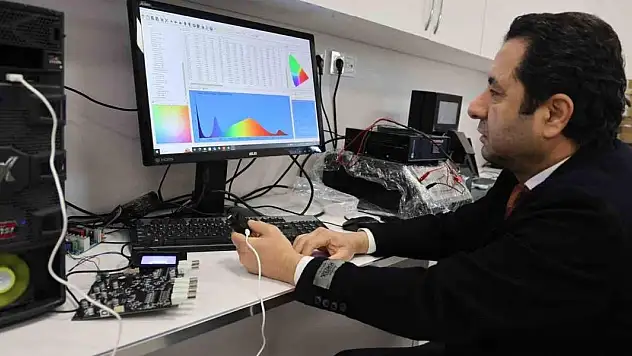 Türk profesörden bir ilk daha: Sarılık hastalığı tedavisi için fotonik sistem geliştirdi
