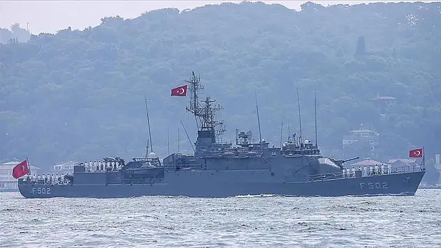 Türk savaş gemileri KKTC'deki limanlarda ziyarete açılacak