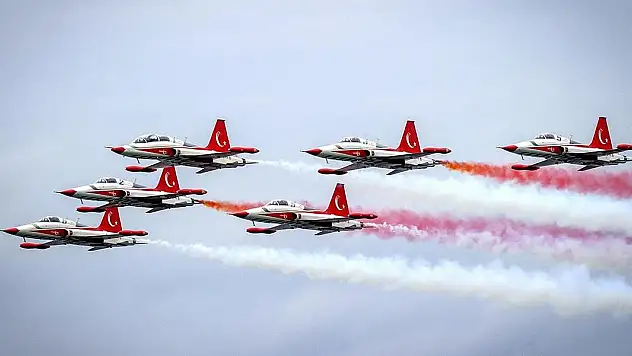 Türk Yıldızları Ata'ya saygı uçuşu yapacak