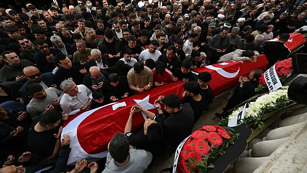 Türkiye öğrencilerini uğurluyor! 11 yaşındaki yavrulara son veda!