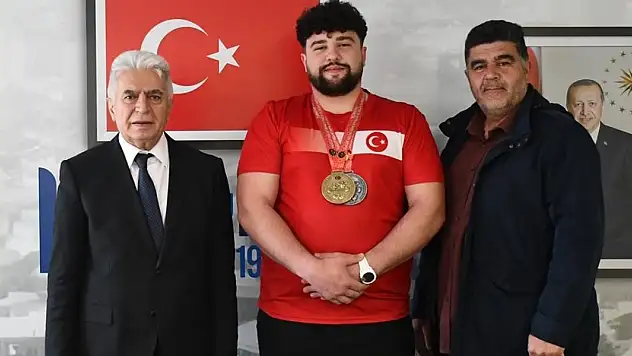 Türkiye şampiyonu milli sporcu ödüllendirildi