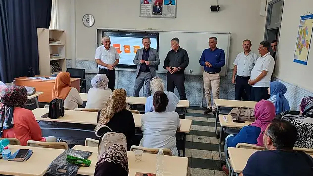 Türkiye Yüzyılı Maarif Modeli Müfredatı Öğretmenlere Anlatıldı