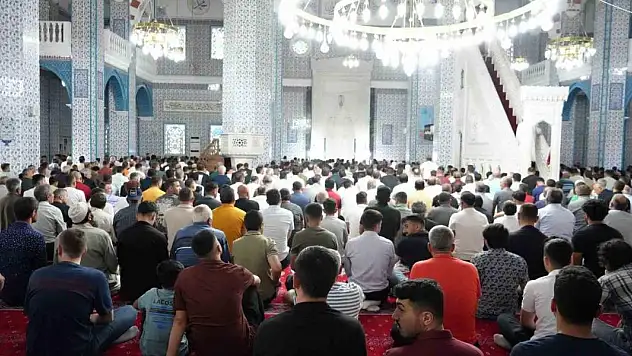 Türkiye'de ilk Kurban Bayramı namazı Iğdır'da kılındı