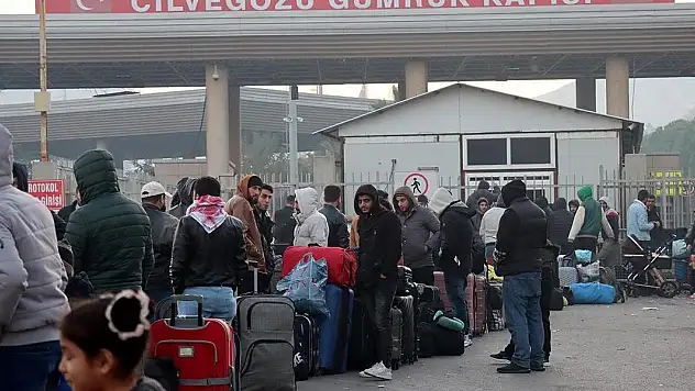 Türkiye'deki Suriyeliler ülkelerine dönüyor