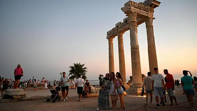 Türkiye'nin turizm geliri yılın üçüncü çeyreğinde arttı