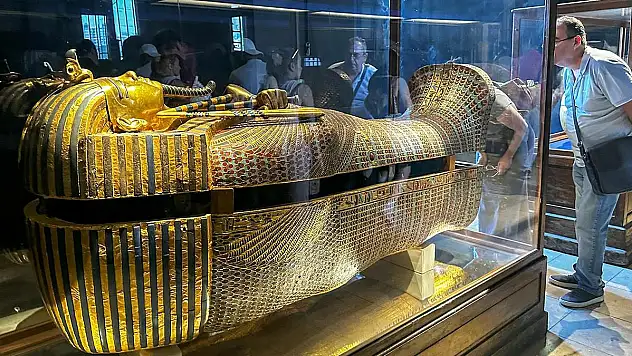 Tutankhamun'un mezarı ilk kez tamamen sergileniyor