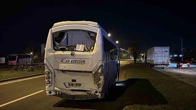 Üç servis midibüsü çarpıştı! 11 yaralı