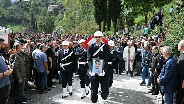 Uçuruma düşen polis memuru toprağa verildi