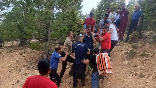 Uçuruma yuvarlanan araçtaki genç kadın öldü