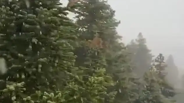 Uludağ'da ilk kar yağışı böyle görüntülendi