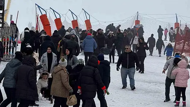 Uludağ'ın zirvesine turist akını