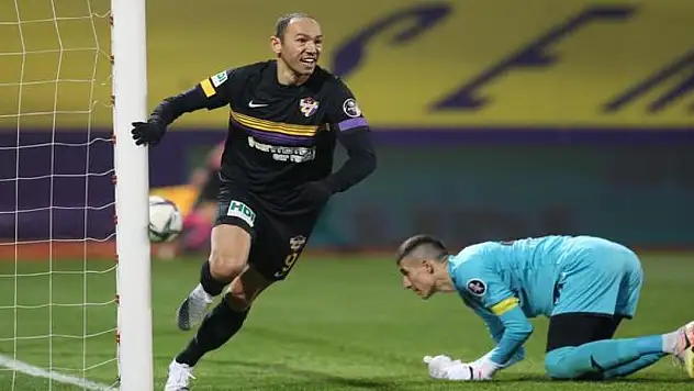 Umut Bulut futbolu bıraktı