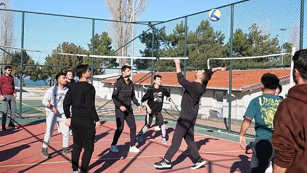 Üniversite Öğrencileri Beyşehir Kampında Stres Attı